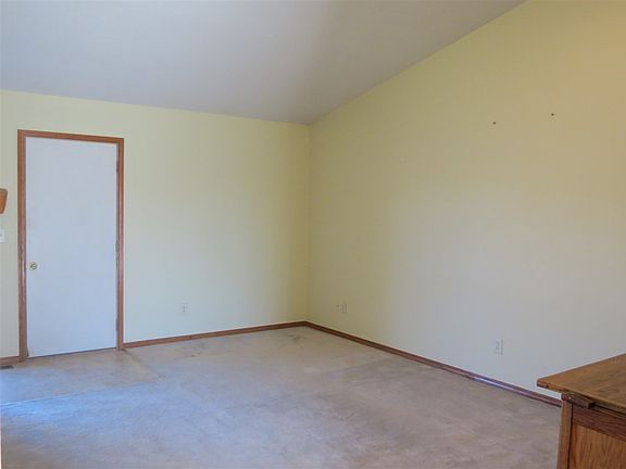 3rd image of 505 E Redwood Dr