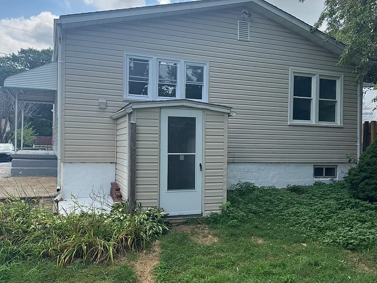 1830 Marshall Rd — Photo 3