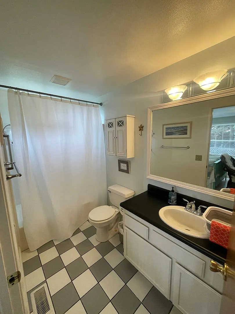 Fully Furnished Studio with Ocean Views! — Photo 4