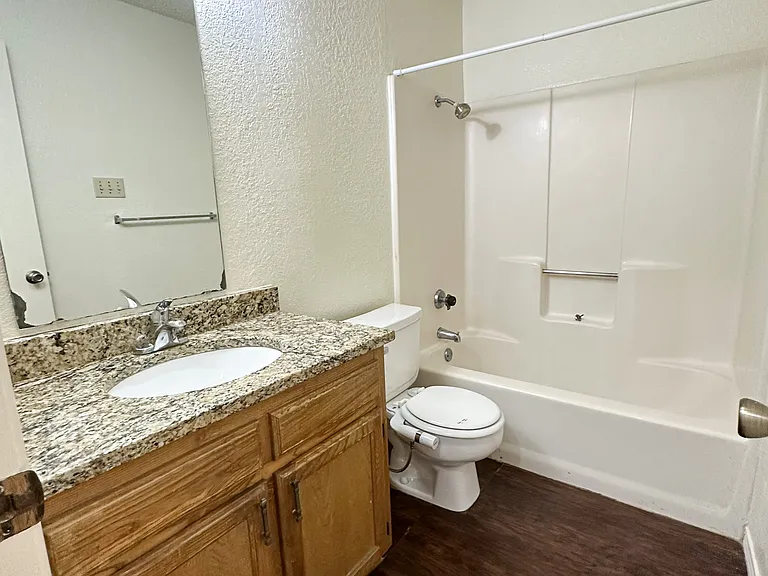 924 W Chestnut St #3 — Photo 12