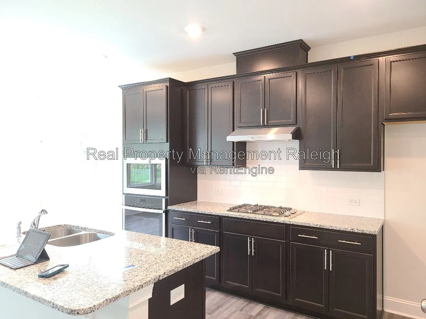 4 bed, 3.0 bath, 2370 sqft, $2,525 — Photo 2