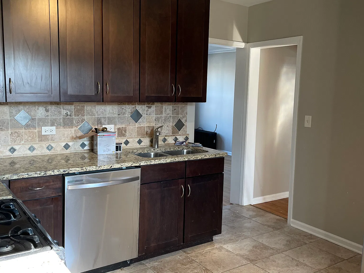 2 bed, 1100 sqft, $1,600 — Photo 4