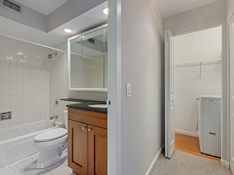 3033 N Sheridan Rd #408 — Photo 12
