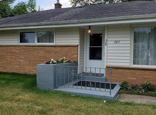 325 W Ellsworth Ln, Bayside, WI 53217