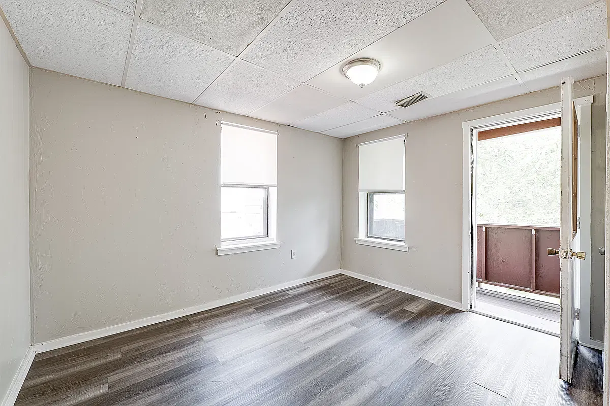 468 Liberty St — Photo 4