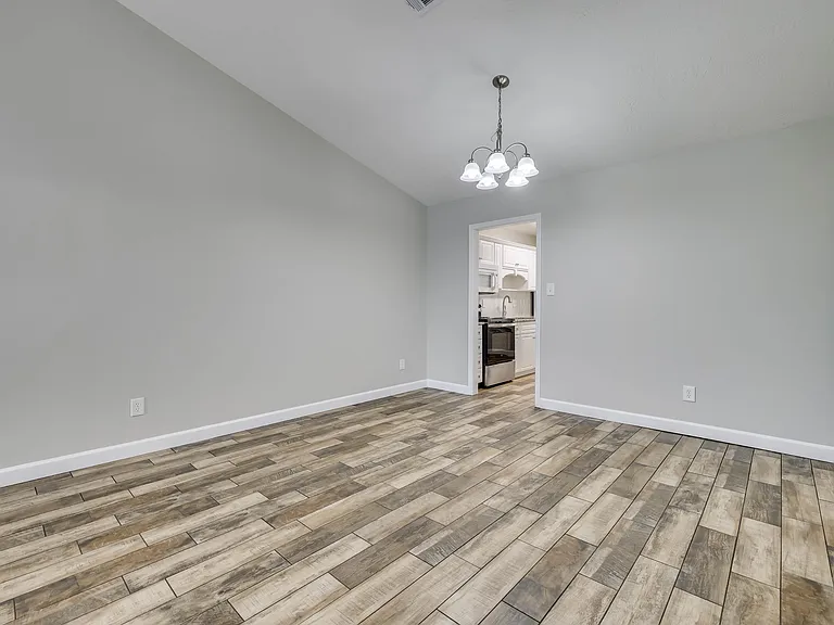 219 Lynbrook Way — Photo 6