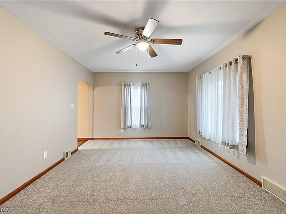 3rd image of 116 Hutchinson Dr
