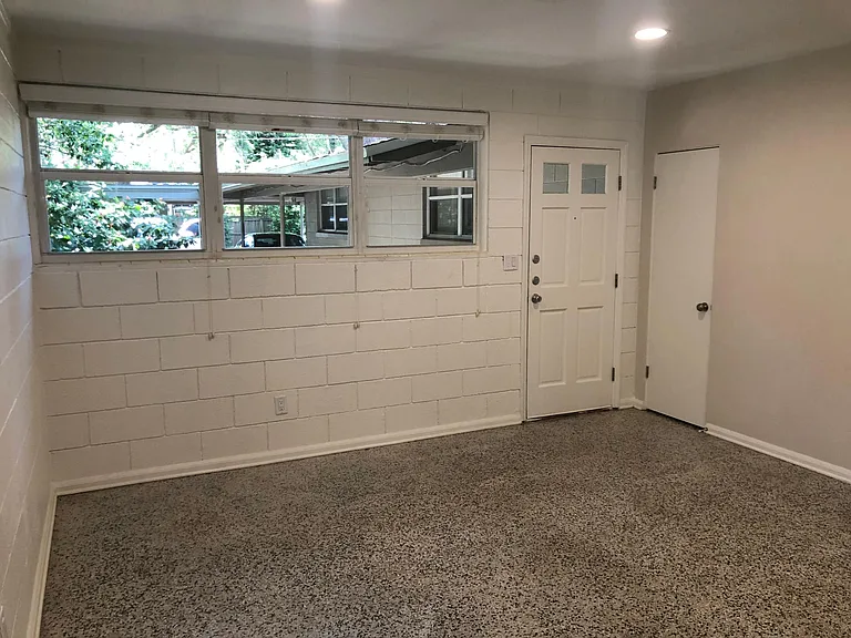 817 Hayden Ln — Photo 5