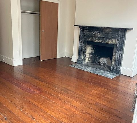 3rd image of 220 Fitzwater St APT 1F