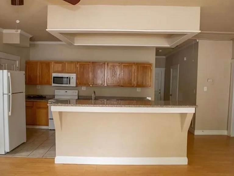 128 E Gregg St — Photo 4