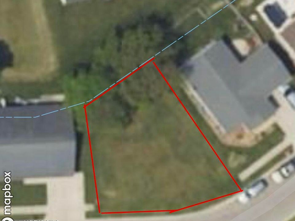 2nd image of 2061 Redbud Ln