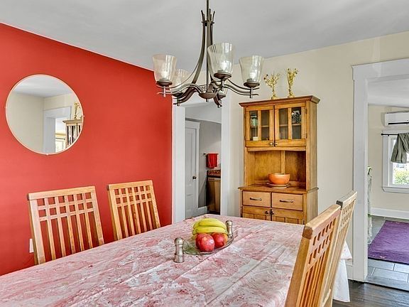 4th image of 220 Woodside Ave #2