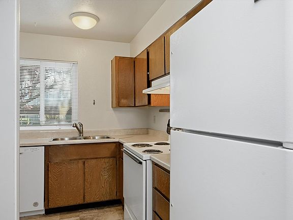 4th image of 498 Santa Alicia Drive