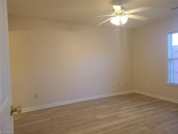 4th image of 504 Campbell Gardens Rd