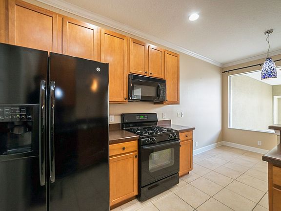 4th image of 212 Woodhouse Ln