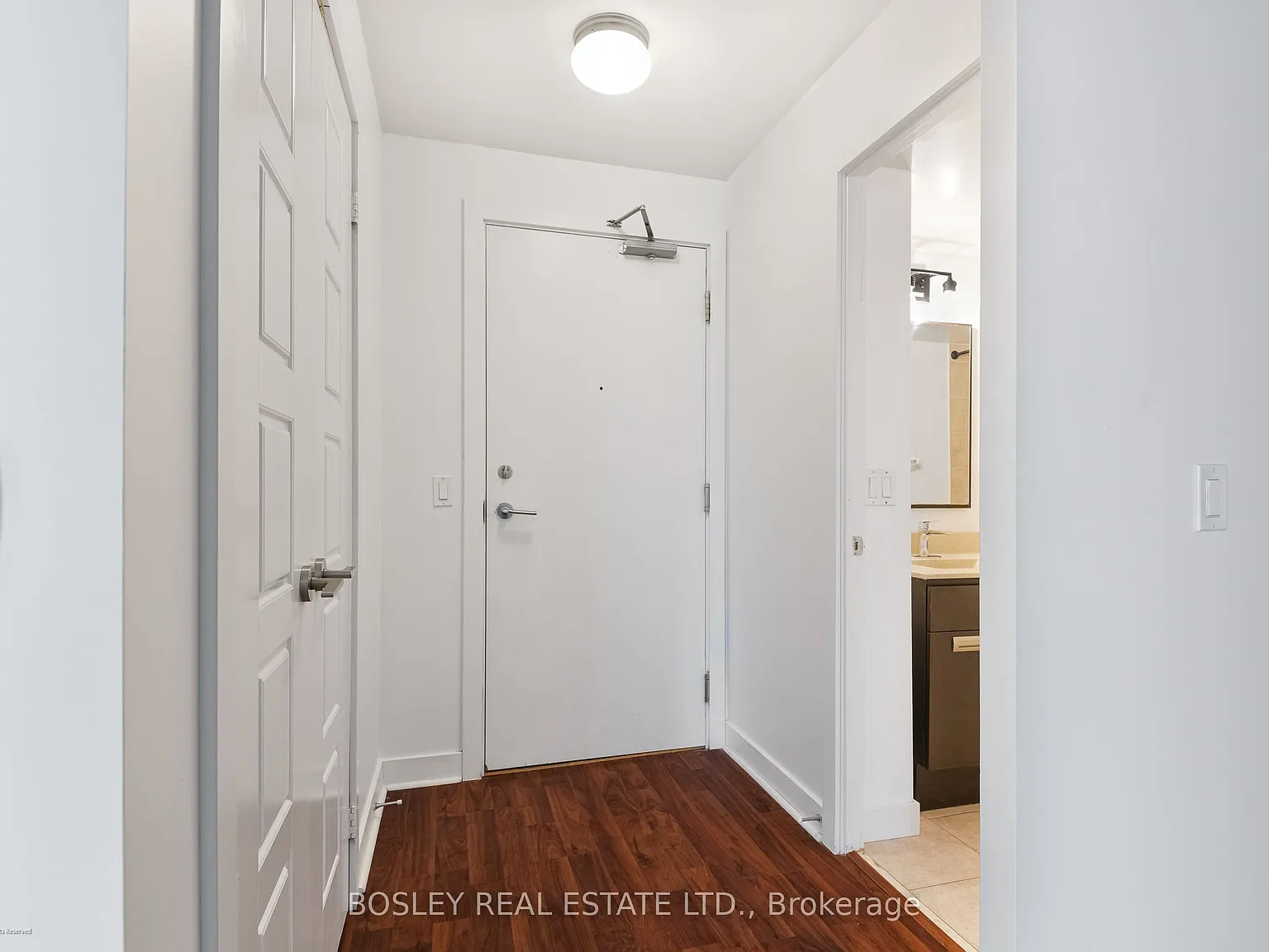 Vibe Condos — Photo 3