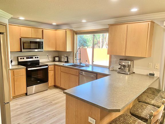 5th image of 2414 NE 108th St