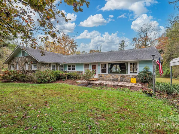 331 Sweetpea Ln, Hendersonville, NC 28791