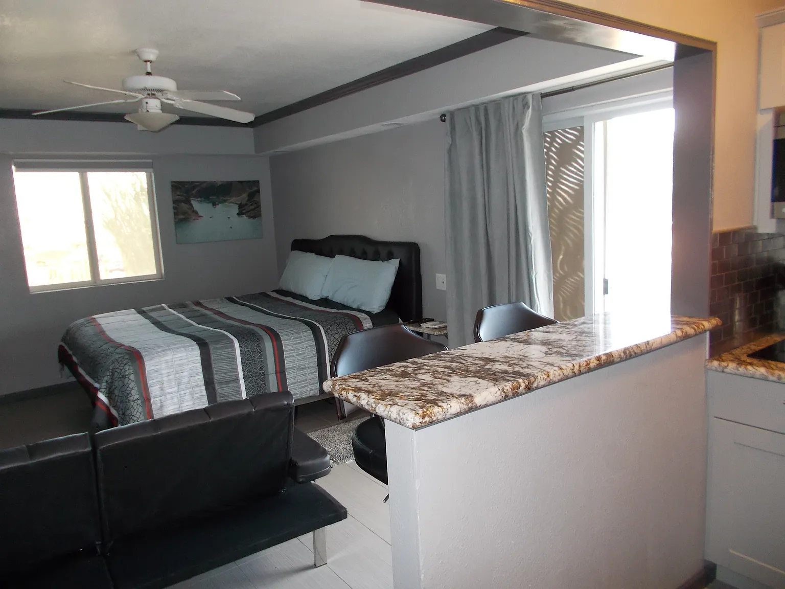 Studio, 400 sqft, $1,000 — Photo 1