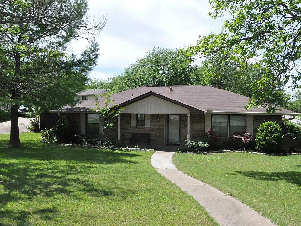 1st image of 304 Bennett Cir
