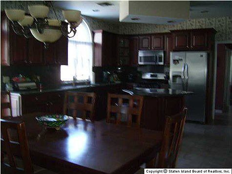 4th image of 25 Uncas Ave