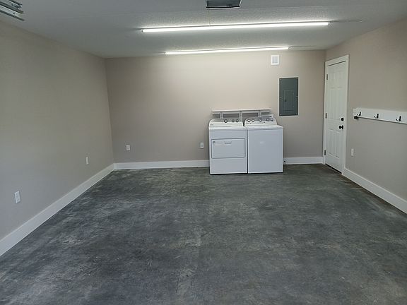 3rd image of 105 Willow Bend Dr APT B