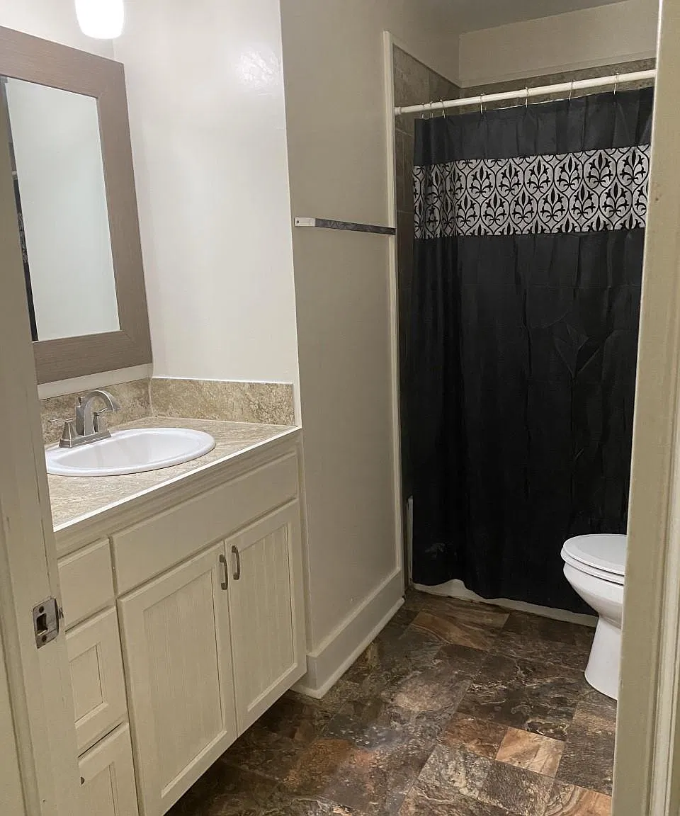 3 bed, 1300 sqft, $1,100 — Photo 3