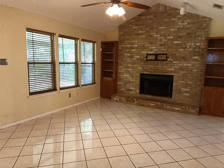 514 Maple Run — Photo 2