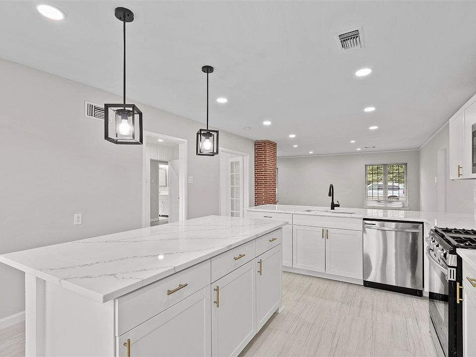 1st image of 1312 Cedar Oaks Blvd
