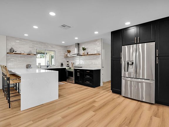 3rd image of 13819 N 63rd Pl
