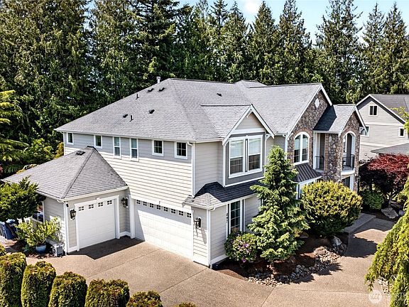 2nd image of 897 Spaulding Circle