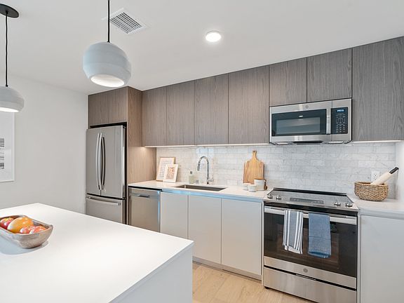 3rd image of 5750 Lexington Ave #1B-1Ba-150Sqft