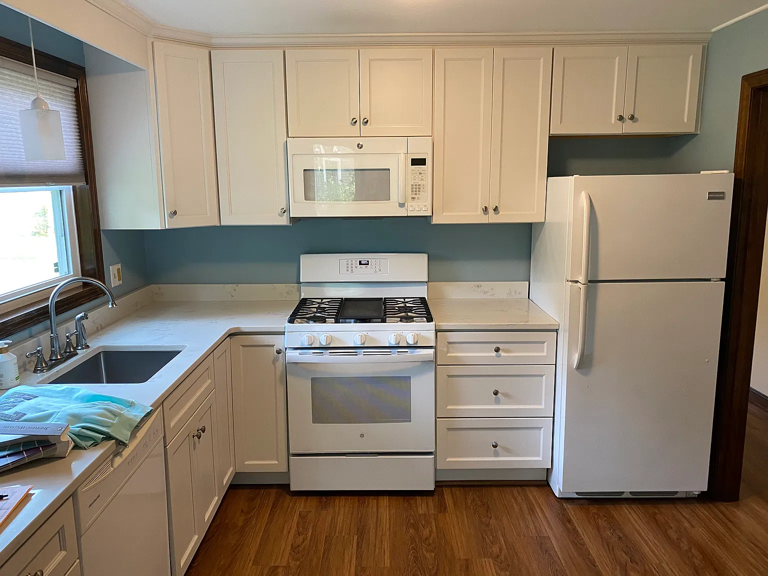 3 bed, 1064 sqft, $3,000 — Photo 2
