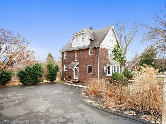 3rd image of 37 Montclair Ave