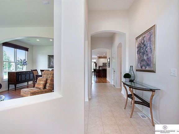 5th image of 551 S 180th Ave