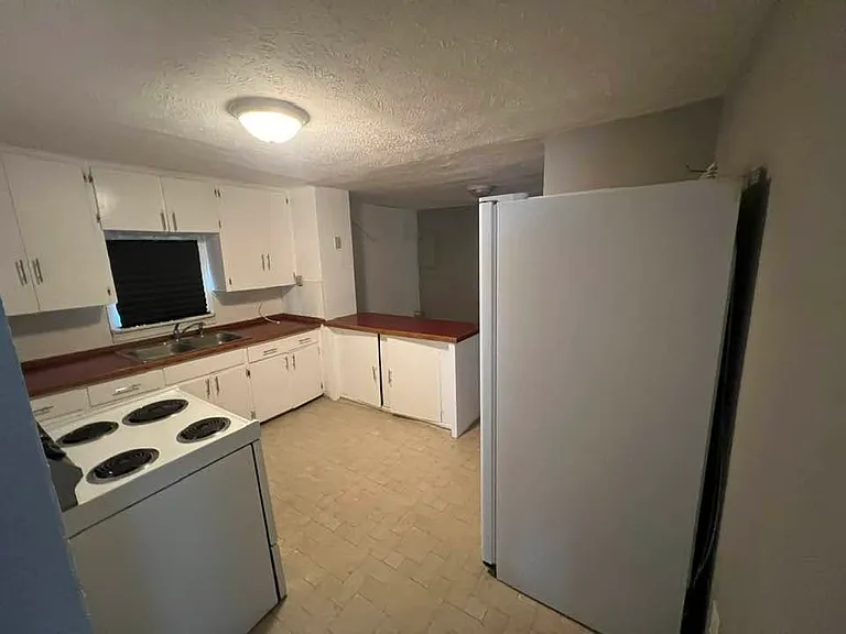 232 E Minneapolis Ave — Photo 17