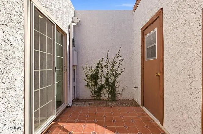 courtyard to kitchen and laundry
