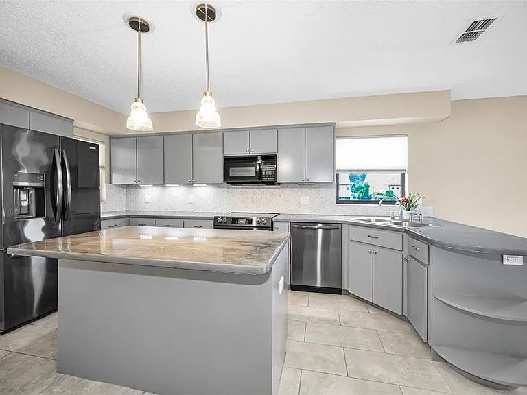 9307 Palm Haven Ct — Photo 11
