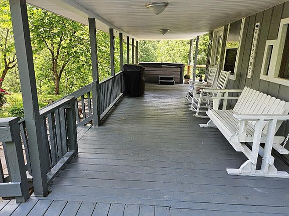 3rd image of 333 Round Hill Rd