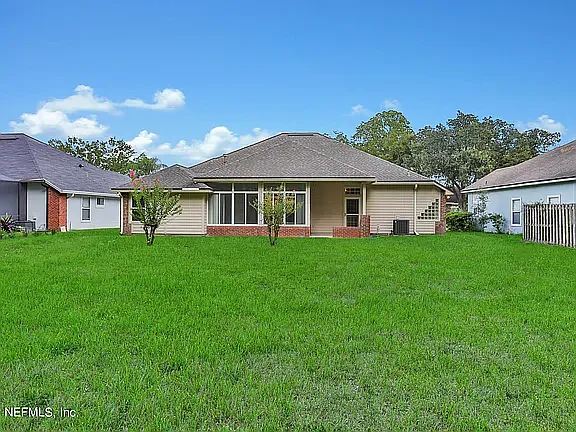 353 Maplewood Dr — Photo 31