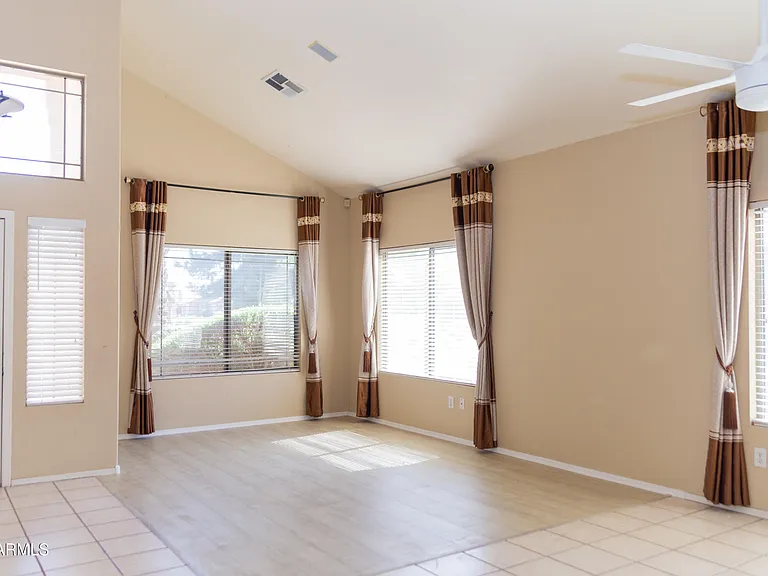 720 W Hancock Ave — Photo 10
