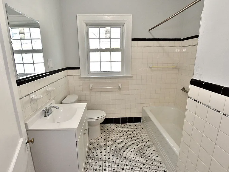 945 Sycamore St — Photo 12