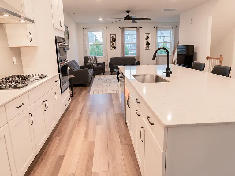 604 Amaranth Dr — Photo 16
