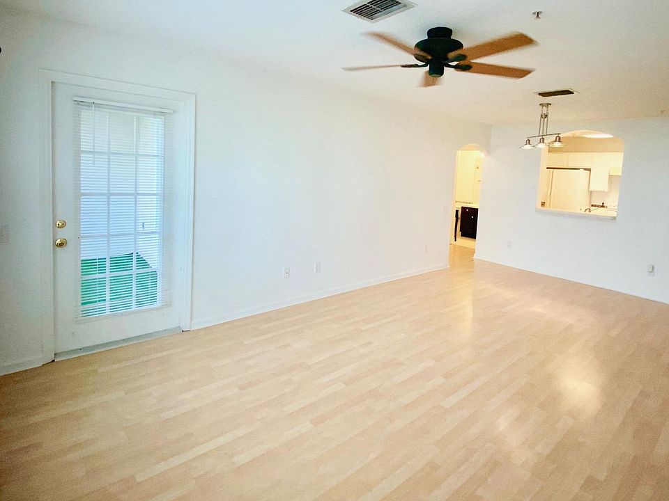 LIVING ROOM/DINING ROOM - Beautiful natural light
