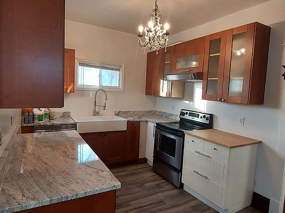 2nd image of 916 Aurora Ave #1