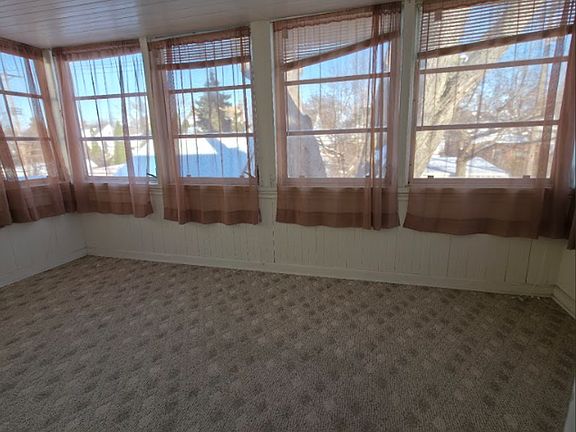 5th image of 301 E 210th St