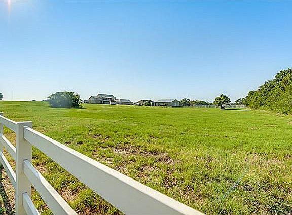 3rd image of 5204 Hidden Valley Ct