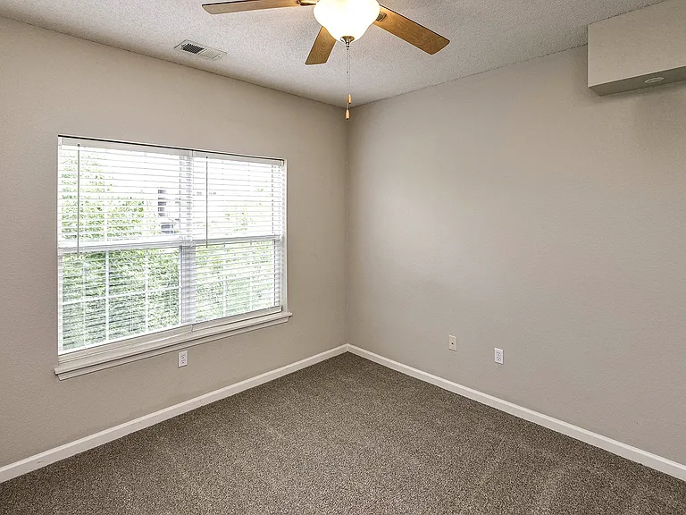 Autumn Grove Apartments — Photo 35