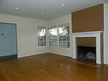 3rd image of 1513 N Linwood Ave