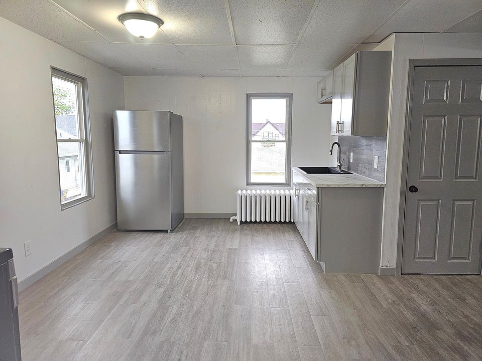 1st image of 3912 Sheridan Rd #2